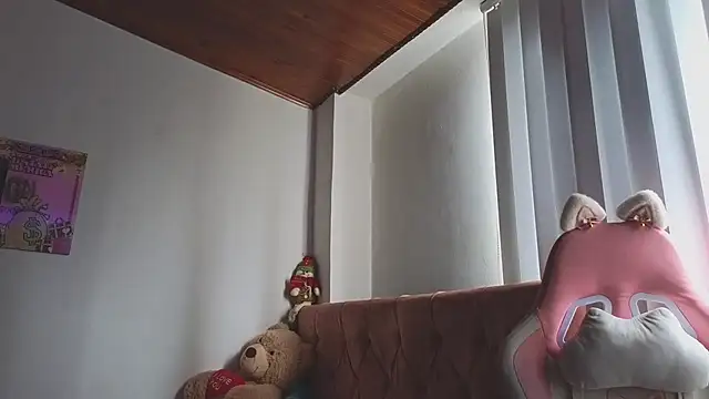 Snapshot of Crystal_Star_ chatting on 11-23-25, 03:56 Crystal Star online show from 11-23-25, 03:56