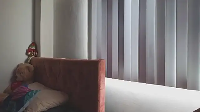 Snapshot of Crystal_Star_ chatting on 11-24-25, 03:23 Crystal Star online show from 11-24-25, 03:23