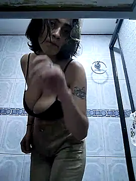 Snapshot of Crystal_Star_ chatting on 11-30-25, 01:53 Crystal Star online show from 11-30-25, 01:53