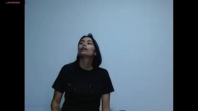 Gia Lee online show from 12-22-25, 03:36