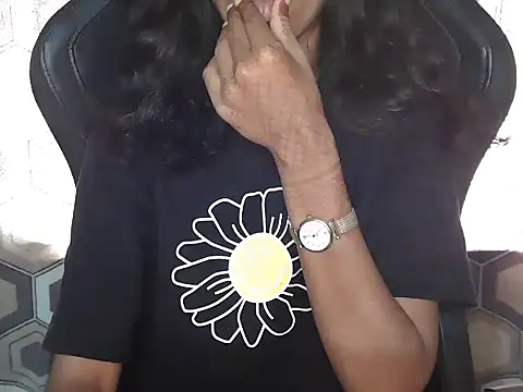 Snapshot of Richa_Patel chatting on 11-06-25, 11:33 Richa Patel online show from 11-06-25, 11:33