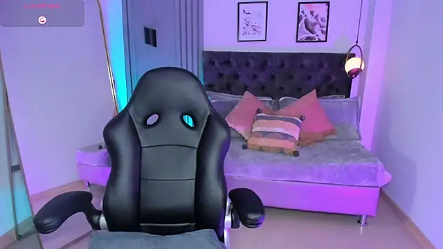 Snapshot of dreamleah_ chatting on 10-18-25, 04:59 dreamleah online show from 10-18-25, 04:59