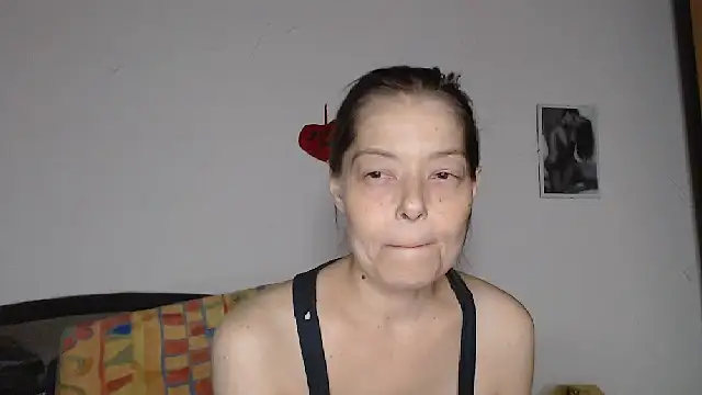 Snapshot of SexySarah177 chatting on 10-29-25, 09:49 SexySarah177 online show from 10-29-25, 09:49