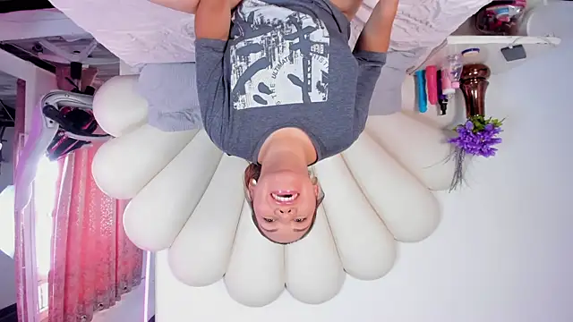 MiaCastillo online show from 09-26-25, 07:18