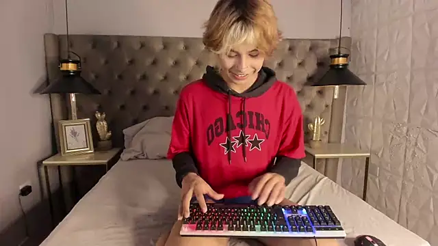 OliIverr22 online show from 09-19-25, 02:18