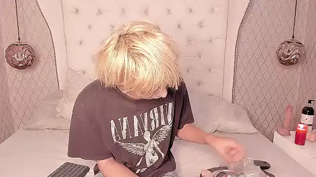 OliIverr22 online show from 10-19-25, 01:12