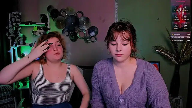 Snapshot of lola_sun12 chatting on 12-17-25, 09:10 lola sun12 online show from 12-17-25, 09:10