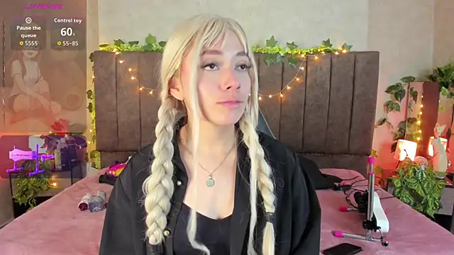 LanaMills  online show from 04-05-26, 04:42