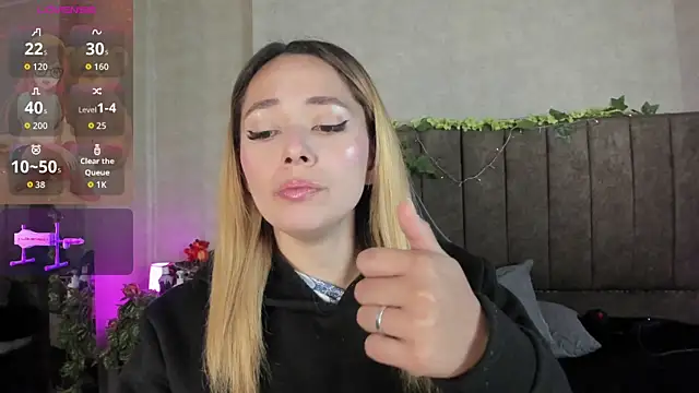 LanaMills  online show from 04-17-26, 05:32