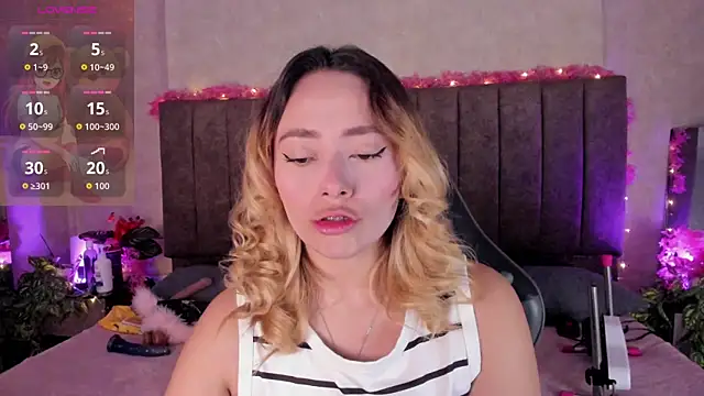 Snapshot of LanaMills_ chatting on 05-28-26, 04:54 LanaMills online show from 05-28-26, 04:54