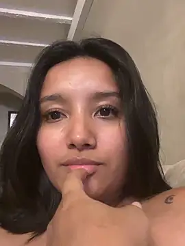 HannahMontgomery online show from 10-19-25, 01:28