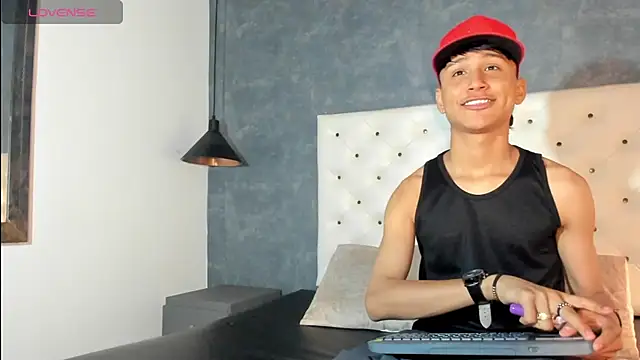 Snapshot of Daddy_Darcks chatting on 11-04-25, 11:26 Daddy Darcks online show from 11-04-25, 11:26