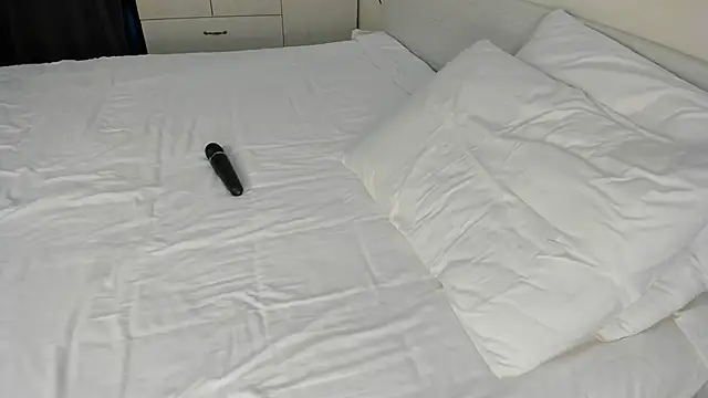 Snapshot of MoonAri chatting on 10-03-25, 08:17 MoonAri online show from 10-03-25, 08:17