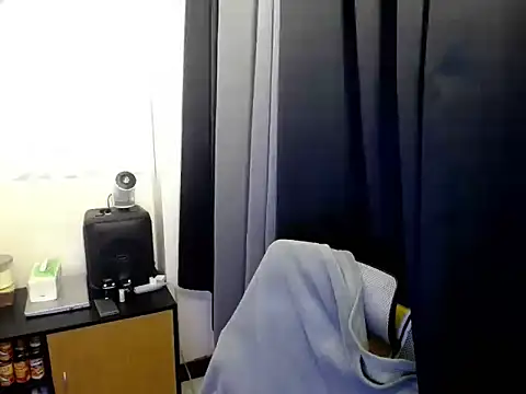 Snapshot of Thefriskyasian chatting on 09-20-25, 06:20 Thefriskyasian online show from 09-20-25, 06:20