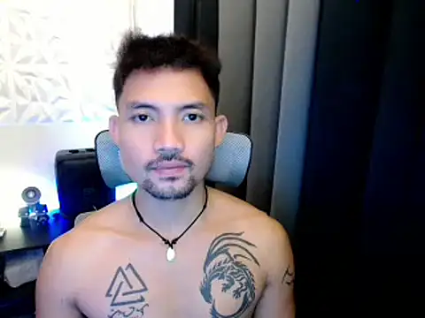 Snapshot of Thefriskyasian chatting on 10-07-25, 11:24 Thefriskyasian online show from 10-07-25, 11:24