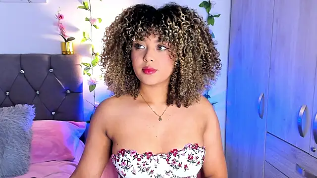 Snapshot of isajonnes18 chatting on 10-06-25, 09:45 isajonnes18 online show from 10-06-25, 09:45