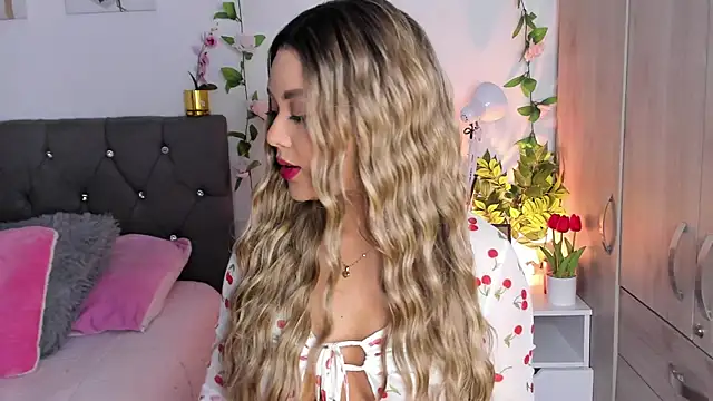 Snapshot of isajonnes18 chatting on 10-16-25, 02:34 isajonnes18 online show from 10-16-25, 02:34