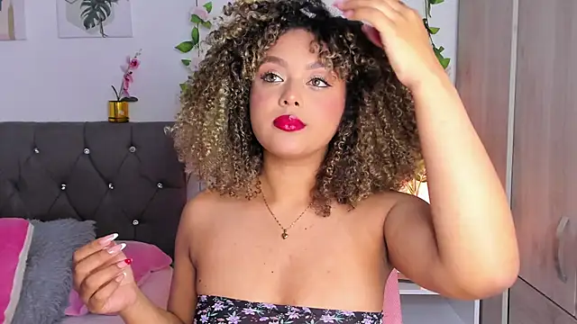 Snapshot of isajonnes18 chatting on 10-18-25, 03:09 isajonnes18 online show from 10-18-25, 03:09