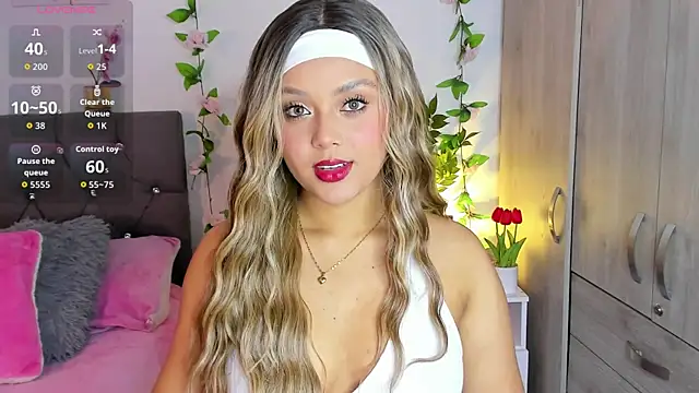 Snapshot of isajonnes18 chatting on 10-18-25, 10:54 isajonnes18 online show from 10-18-25, 10:54