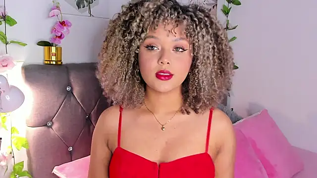 Snapshot of isajonnes18 chatting on 10-24-25, 11:56 isajonnes18 online show from 10-24-25, 11:56