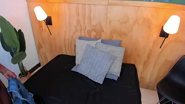 Snapshot of halleylorens chatting on 09-10-25, 07:03 halleylorens online show from 09-10-25, 07:03