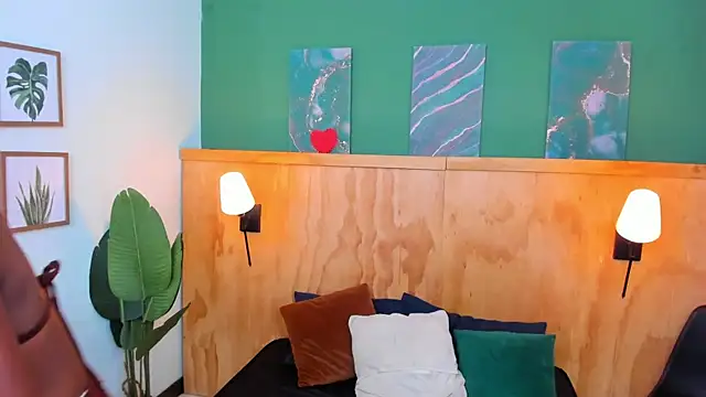 Snapshot of halleylorens chatting on 10-11-25, 07:12 halleylorens online show from 10-11-25, 07:12