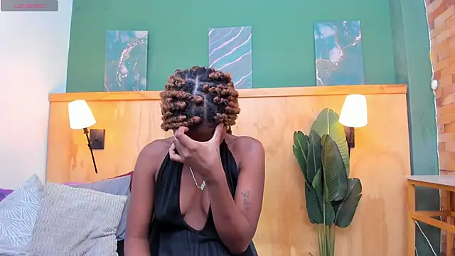 halleylorens online show from 04-18-26, 07:58