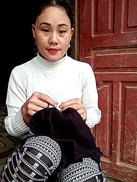 Snapshot of Ruaiuoi chatting on 02-17-26, 12:51 Ruaiuoi online show from 02-17-26, 12:51