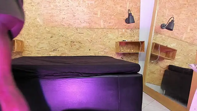 santiblack7 online show from 10-08-25, 07:55