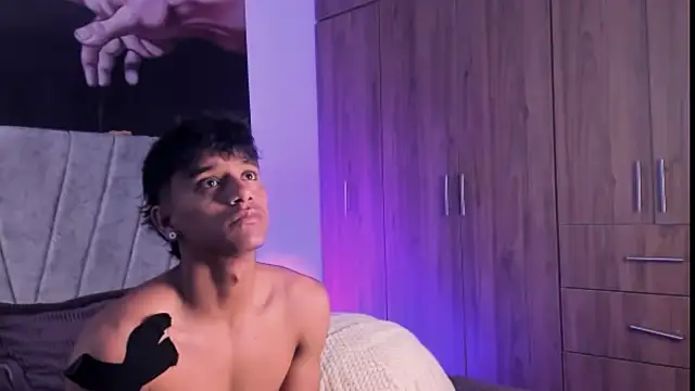 Snapshot of ZYZZ1312 chatting on 09-09-25, 02:49 ZYZZ1312 online show from 09-09-25, 02:49