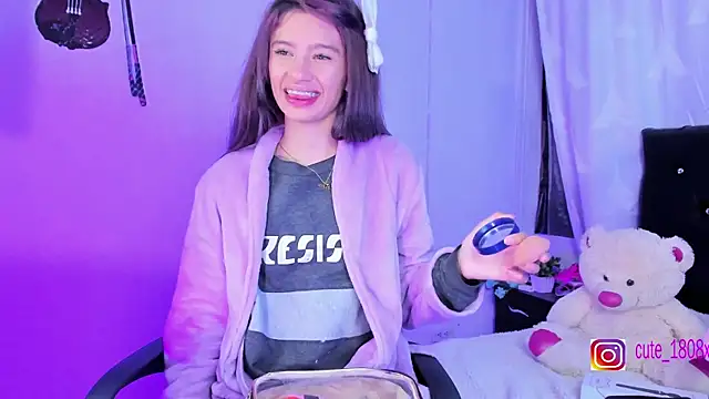 Snapshot of Sofiia_cute_ chatting on 10-20-25, 12:38 Sofiia cute online show from 10-20-25, 12:38