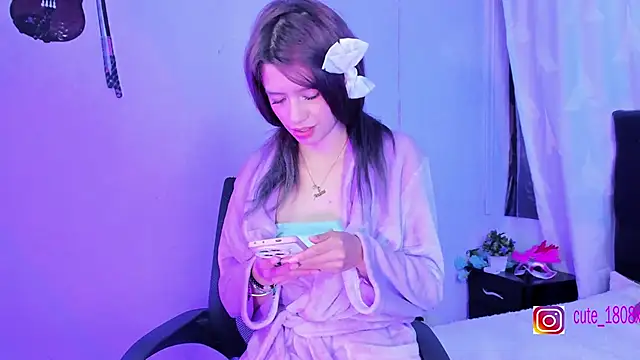 Snapshot of Sofiia_cute_ chatting on 10-21-25, 01:50 Sofiia cute online show from 10-21-25, 01:50