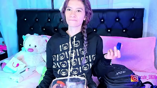 Snapshot of Sofiia_cute_ chatting on 11-06-25, 04:24 Sofiia cute online show from 11-06-25, 04:24