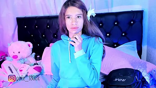 Snapshot of Sofiia_cute_ chatting on 11-18-25, 03:34 Sofiia cute online show from 11-18-25, 03:34