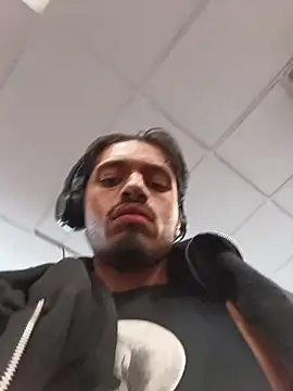 Snapshot of mrredcorn chatting on 10-11-25, 05:44 mrredcorn online show from 10-11-25, 05:44