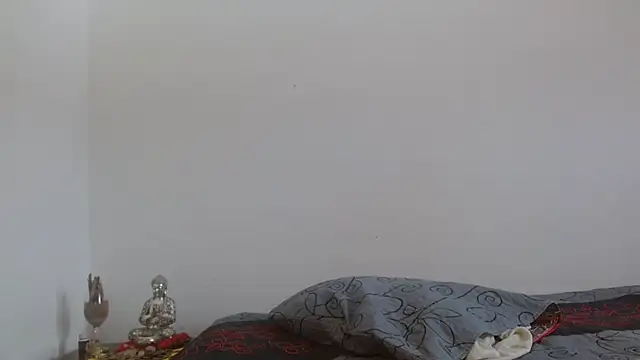 naiaratobon   online show from 03-25-26, 05:30