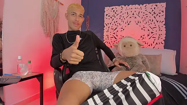 Adonis WB online show from 01-15-26, 04:06