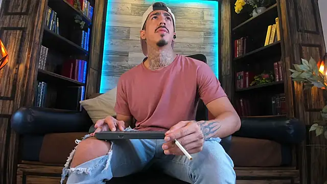 Snapshot of Donovan_Desmond chatting on 11-12-25, 08:08 Donovan Desmond online show from 11-12-25, 08:08