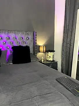 sofii escobar online show from 10-29-25, 06:37