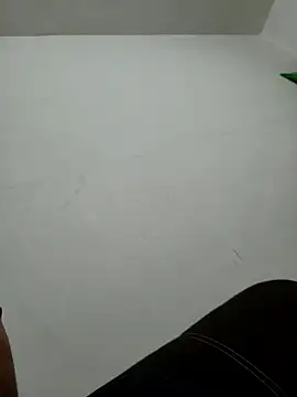 Snapshot of surdotravieso chatting on 09-22-25, 02:13 surdotravieso online show from 09-22-25, 02:13