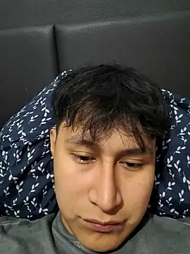 Snapshot of surdotravieso chatting on 05-13-26, 01:03 surdotravieso online show from 05-13-26, 01:03