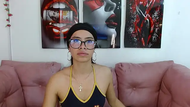 Miahotcs1 online show from 05-01-26, 04:44