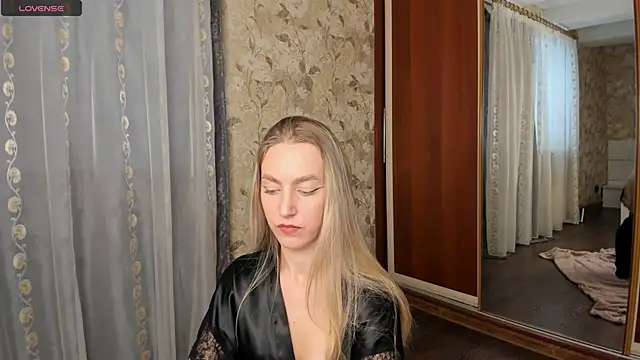 Snapshot of mishapallmer chatting on 11-24-25, 09:53 mishapallmer online show from 11-24-25, 09:53