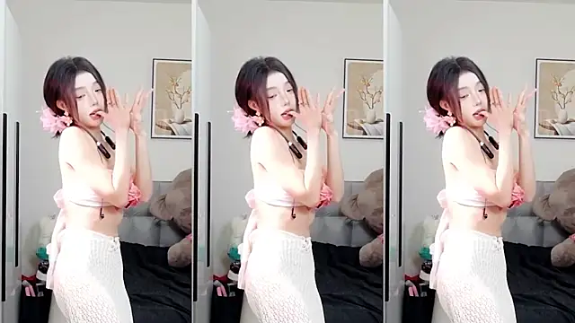 Flower hua online show from 10-18-25, 03:46