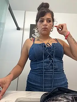 Snapshot of intoxicated13 chatting on 11-28-25, 04:20 intoxicated13 online show from 11-28-25, 04:20