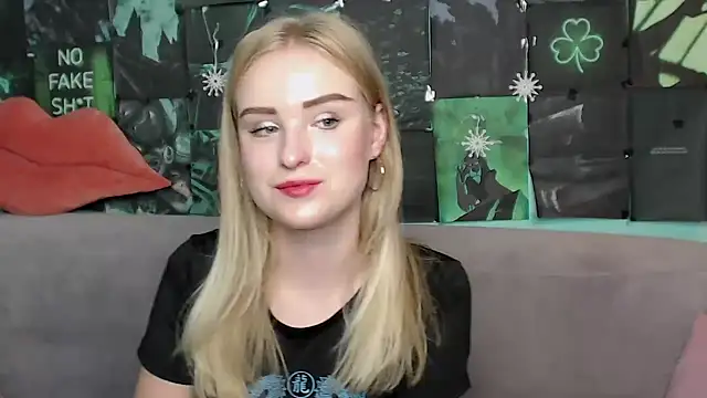 Snapshot of SofySofty chatting on 09-11-25, 04:51 SofySofty online show from 09-11-25, 04:51