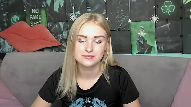 Snapshot of SofySofty chatting on 09-12-25, 04:56 SofySofty online show from 09-12-25, 04:56