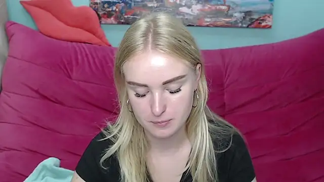 Snapshot of SofySofty chatting on 09-28-25, 04:45 SofySofty online show from 09-28-25, 04:45