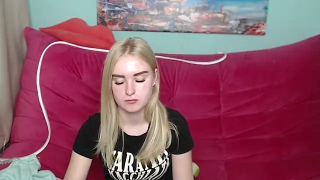 Snapshot of SofySofty chatting on 10-23-25, 04:39 SofySofty online show from 10-23-25, 04:39