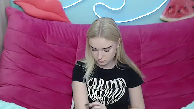 Snapshot of SofySofty chatting on 11-09-25, 06:01 SofySofty online show from 11-09-25, 06:01